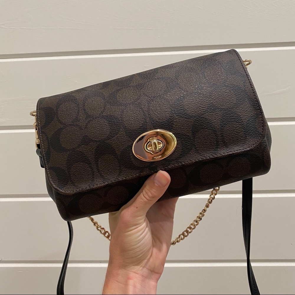 Cute Coach purse with adjustable strap!